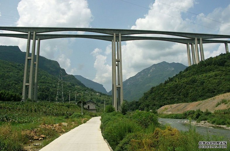 湖北龍潭河大橋無人機智能檢測項目